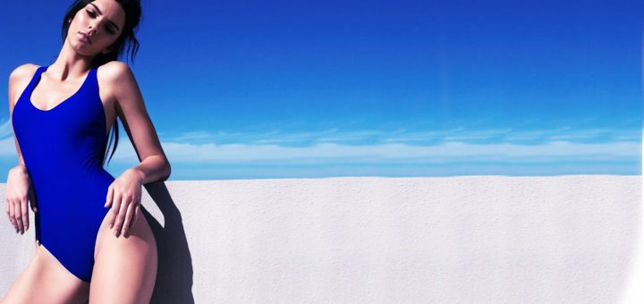 тонкая талия в закрытом купальнике