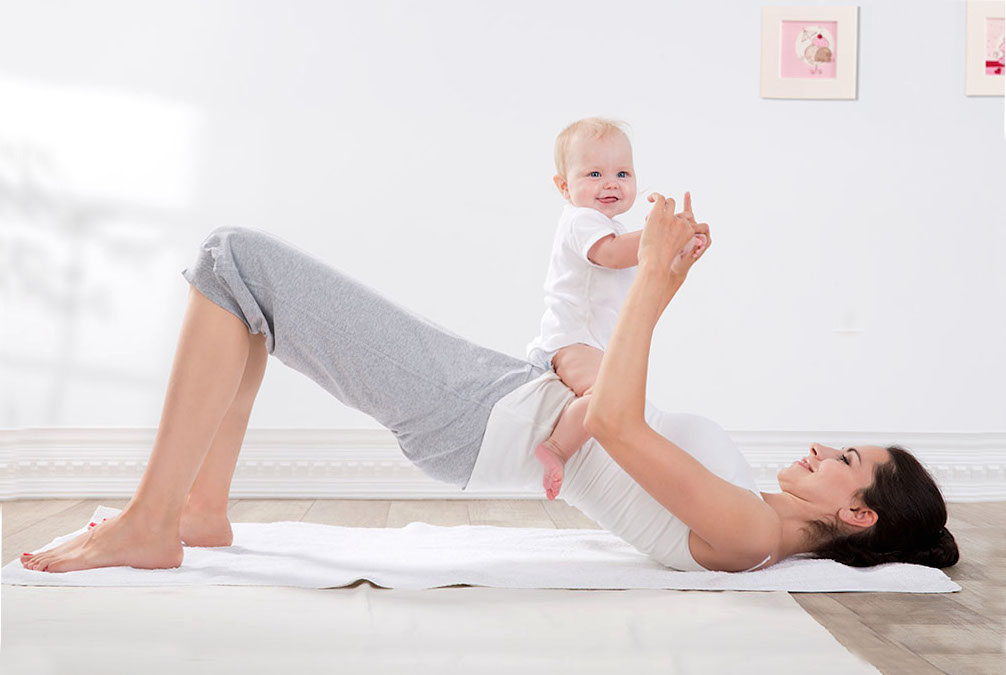 молодая мама с ребенком