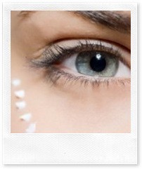 Основные правила деликатного ухода за кожей вокруг глаз