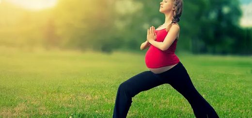 йога беременной на природе
