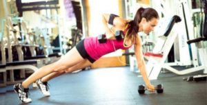 девушка в качалке