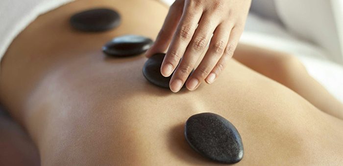Лечебный масляный массаж горячими камнями
