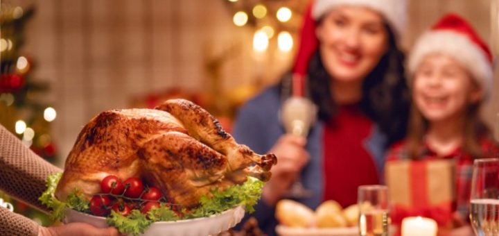 обильный стол в новогоднюю ночь