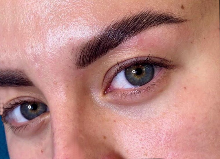 окрашенные брови