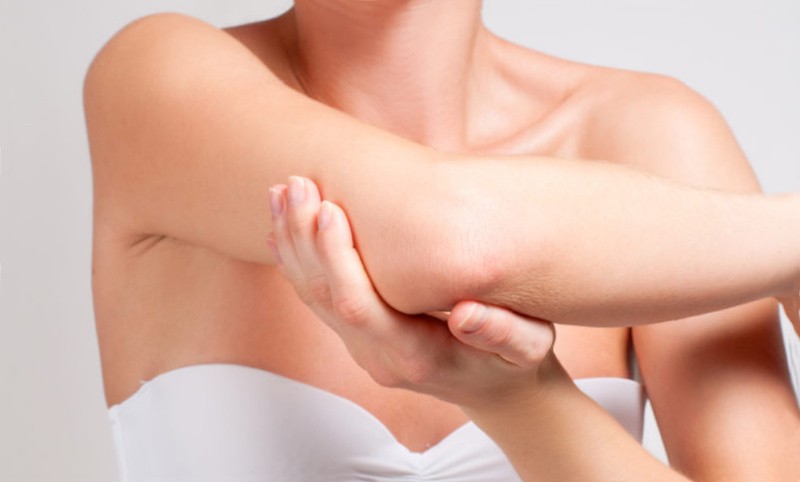 сухая и шершавая кожа локтей