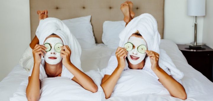 Спа на дому с подругой