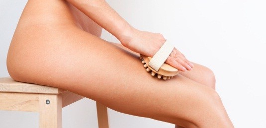 Самомассаж бедер с помощью массажера