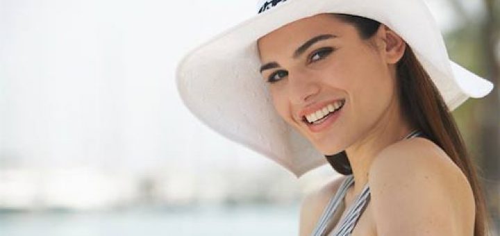 Шляпка защищает лицо и волосы от солнца