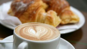Кофе с пирожными