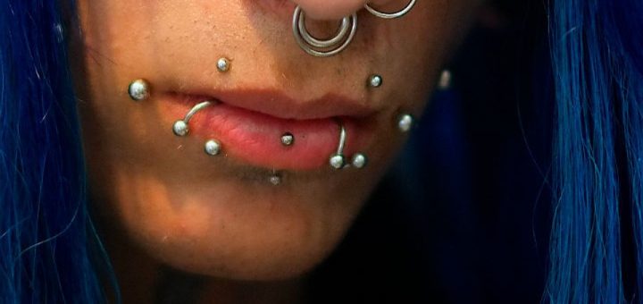 Желание сделать новый пирсинг может стать навязчивым